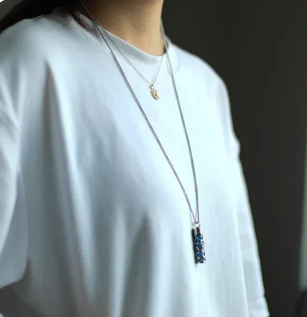 アロマディフューザーのネックレス、交換可能なパッド付き 