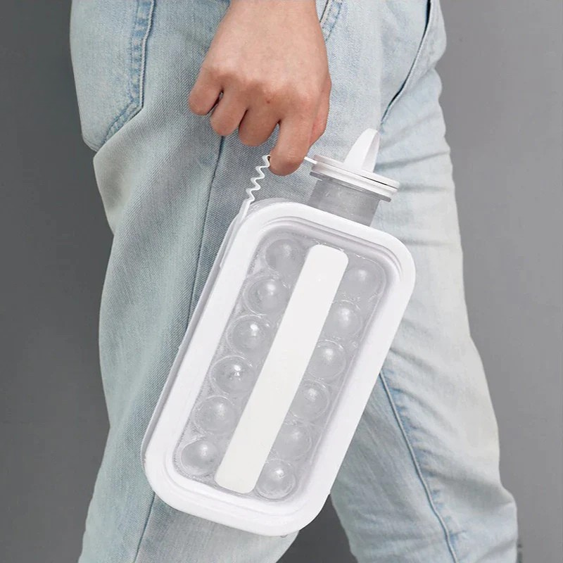 Láhev 2 v 1 s integrovanou formou na led 