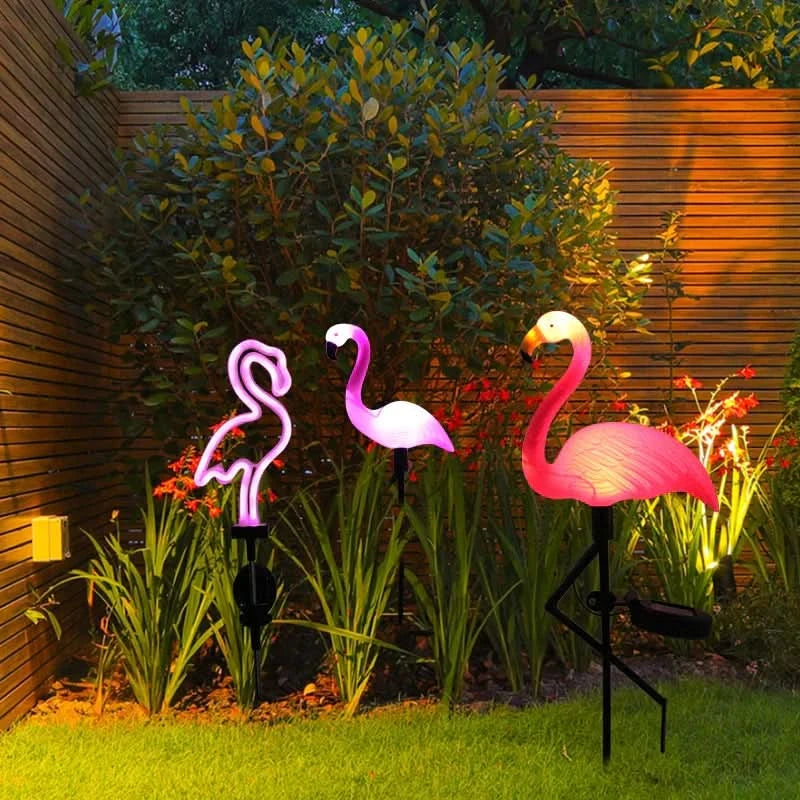 Aurinkoenergiaa käyttävä loistava flamingo Vaaleanpunainen – Taianomainen puutarha yöllä 